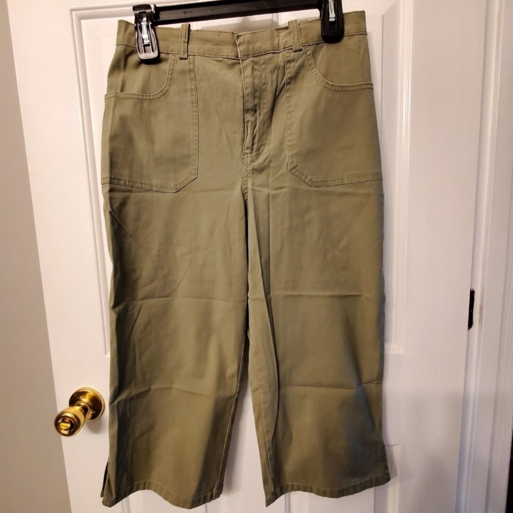 Gloria Vanderbilt Women's Size 8 Olive Green Capri Pants EUC